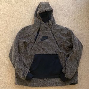 Women’s Nike sweatshirt